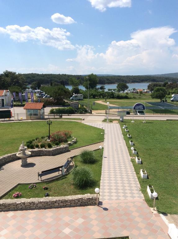 פונאנט Hotel Omorika מראה חיצוני תמונה