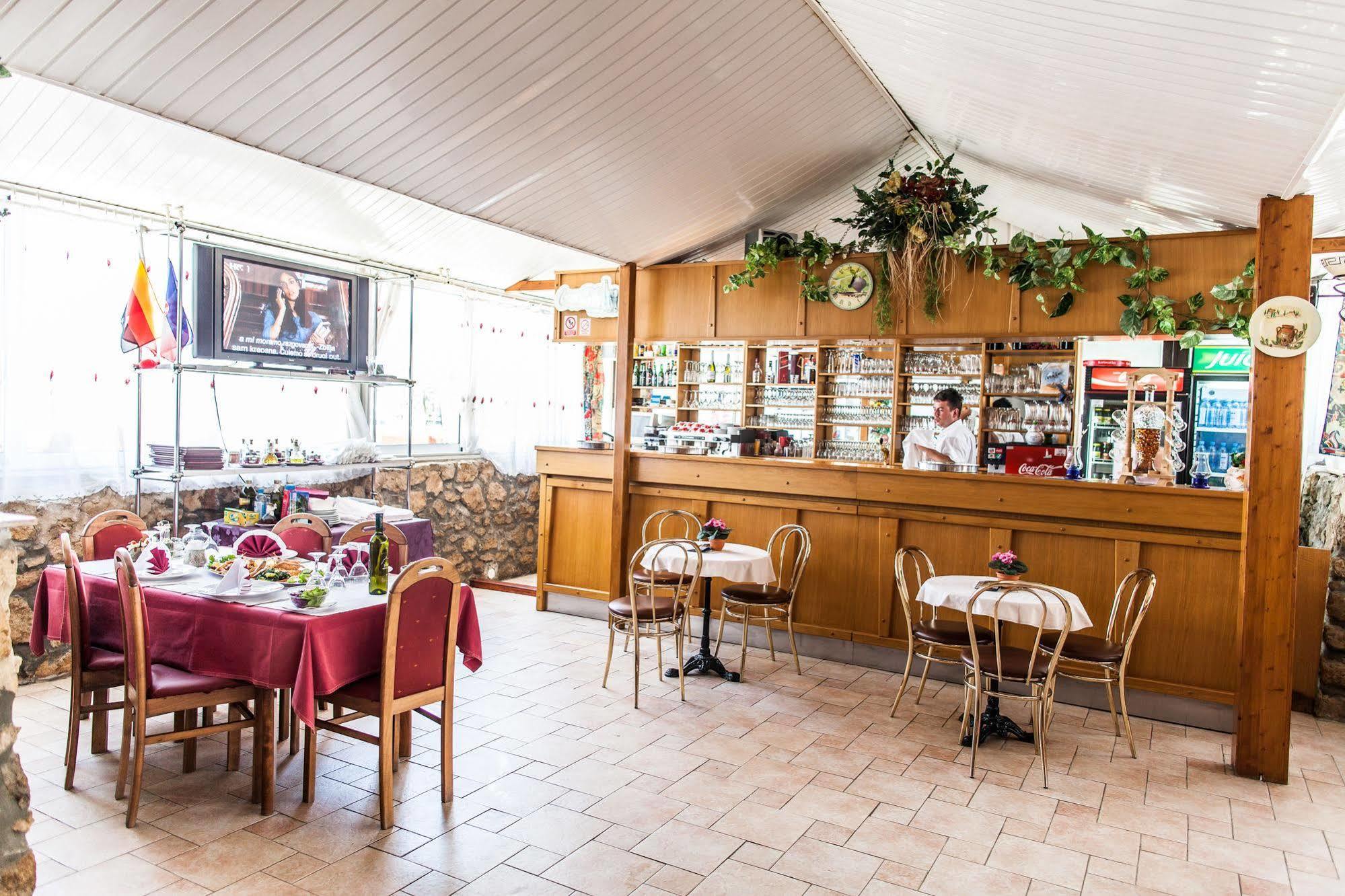 פונאנט Hotel Omorika מראה חיצוני תמונה