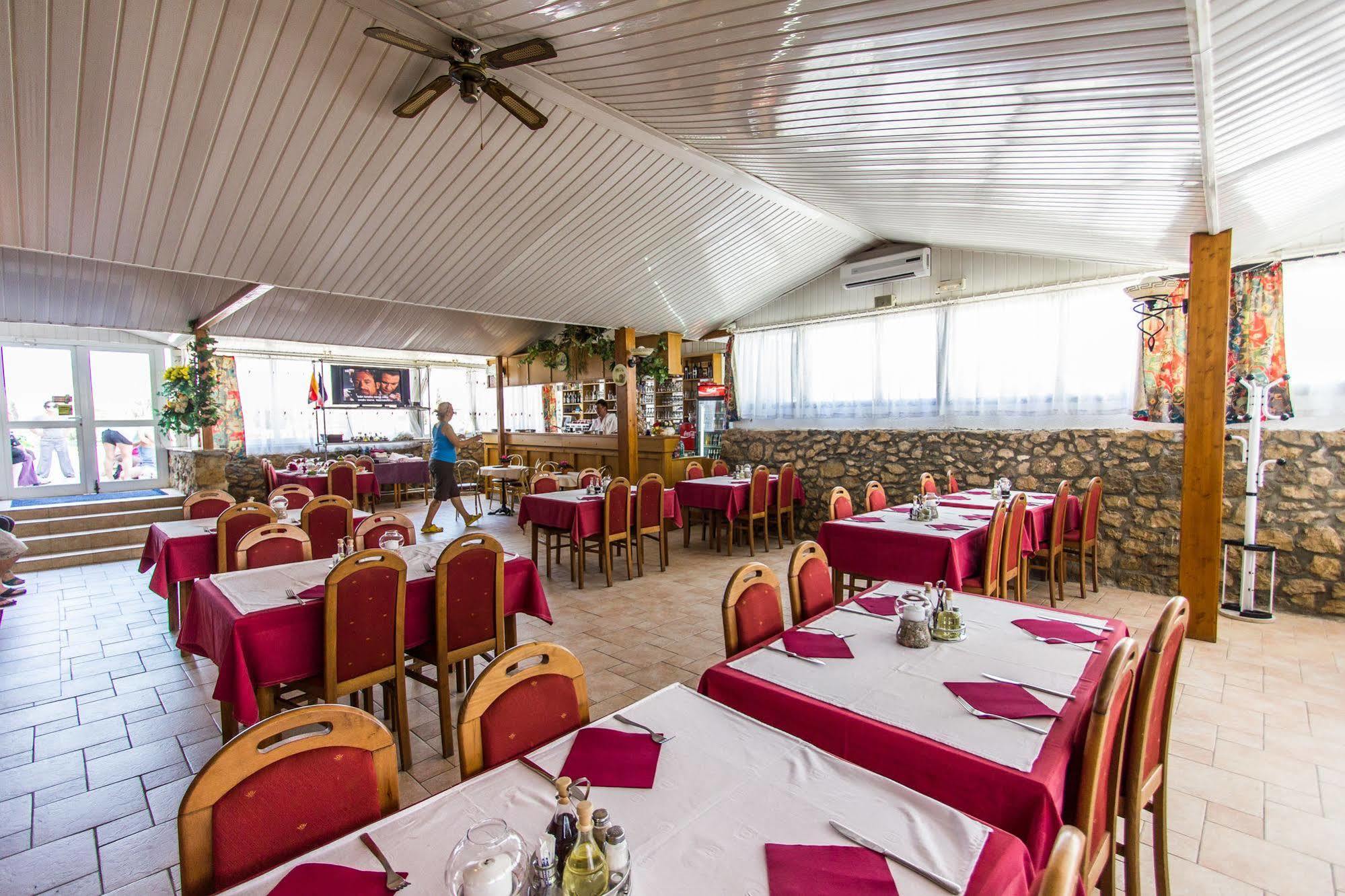 פונאנט Hotel Omorika מראה חיצוני תמונה