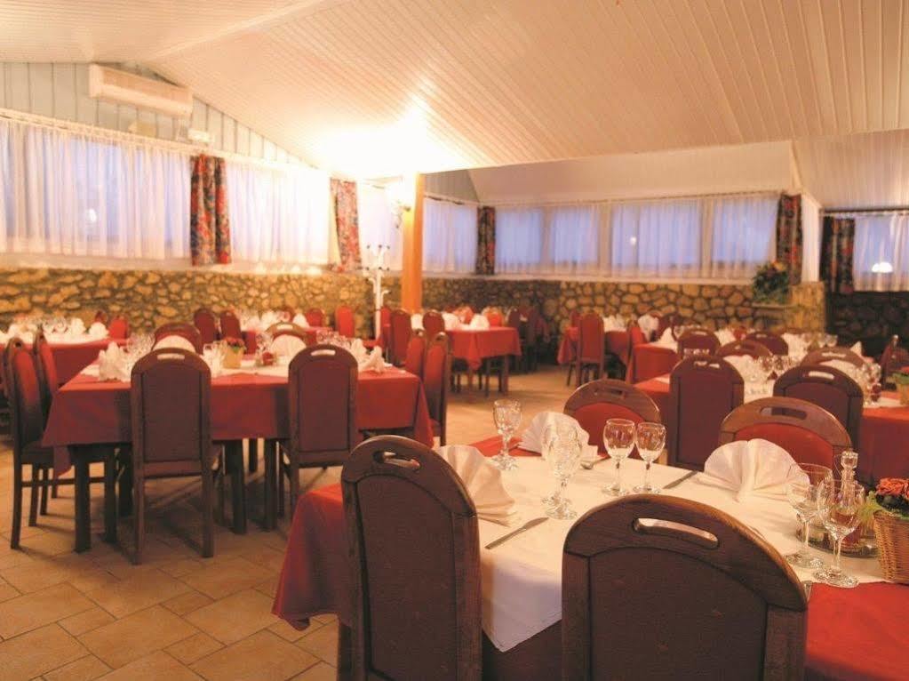 פונאנט Hotel Omorika מראה חיצוני תמונה