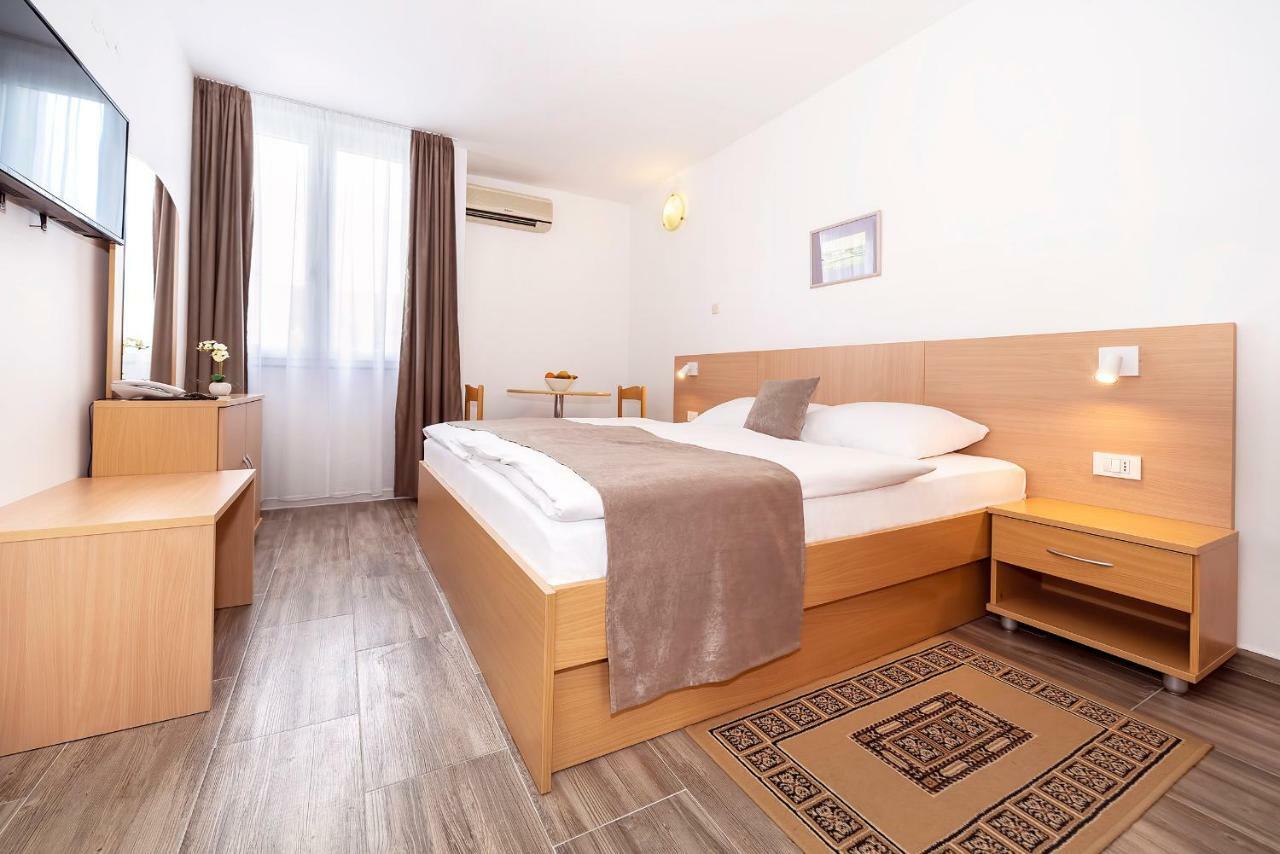 פונאנט Hotel Omorika מראה חיצוני תמונה